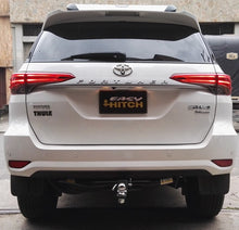 Cargar imagen en el visor de la galería, Toyota Fortuner Revo -2016-2019 - Tiro Easy Hitch
