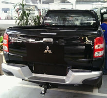Cargar imagen en el visor de la galería, Mitsubishi Sportero L200 Bumper Plastico - 2011-2019 - Tiro Easy Hitch
